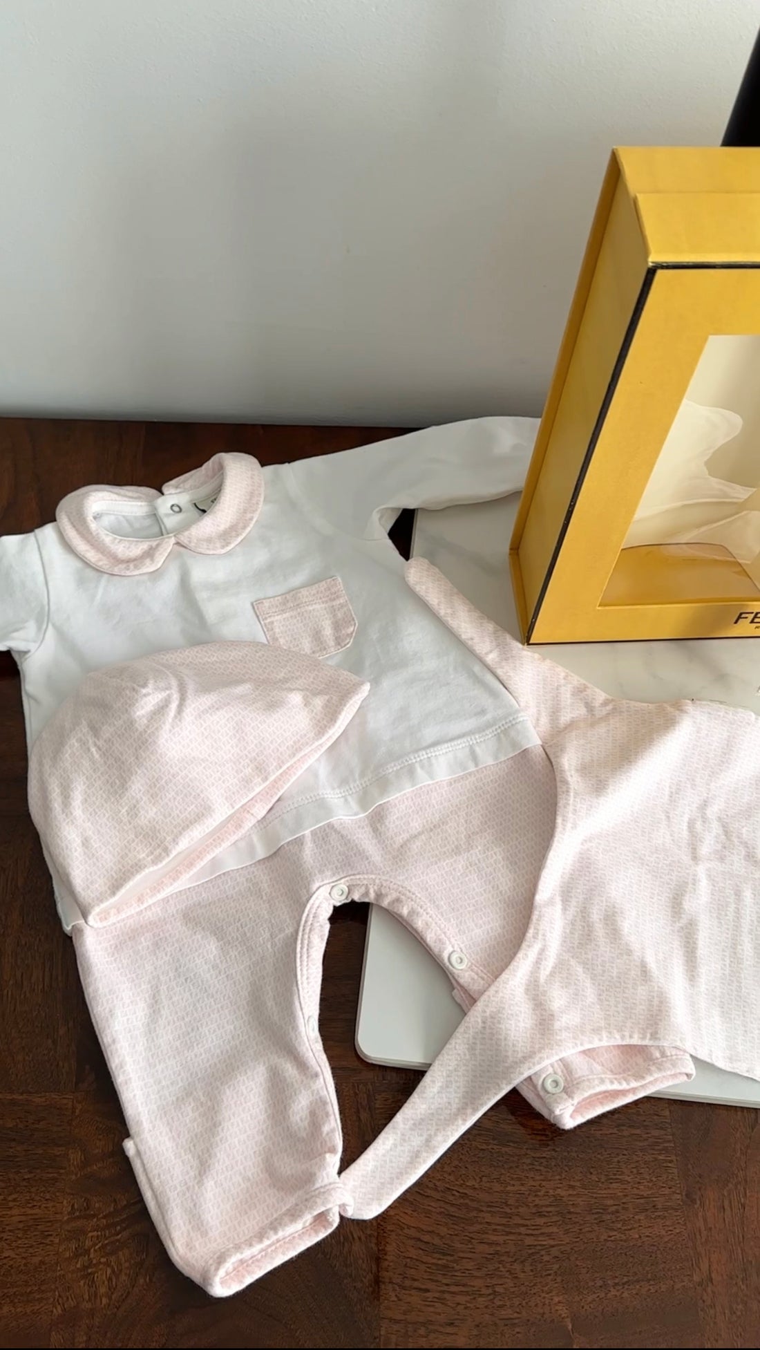 Fendi Pink and White 3pcs Baby Kit - Newborn