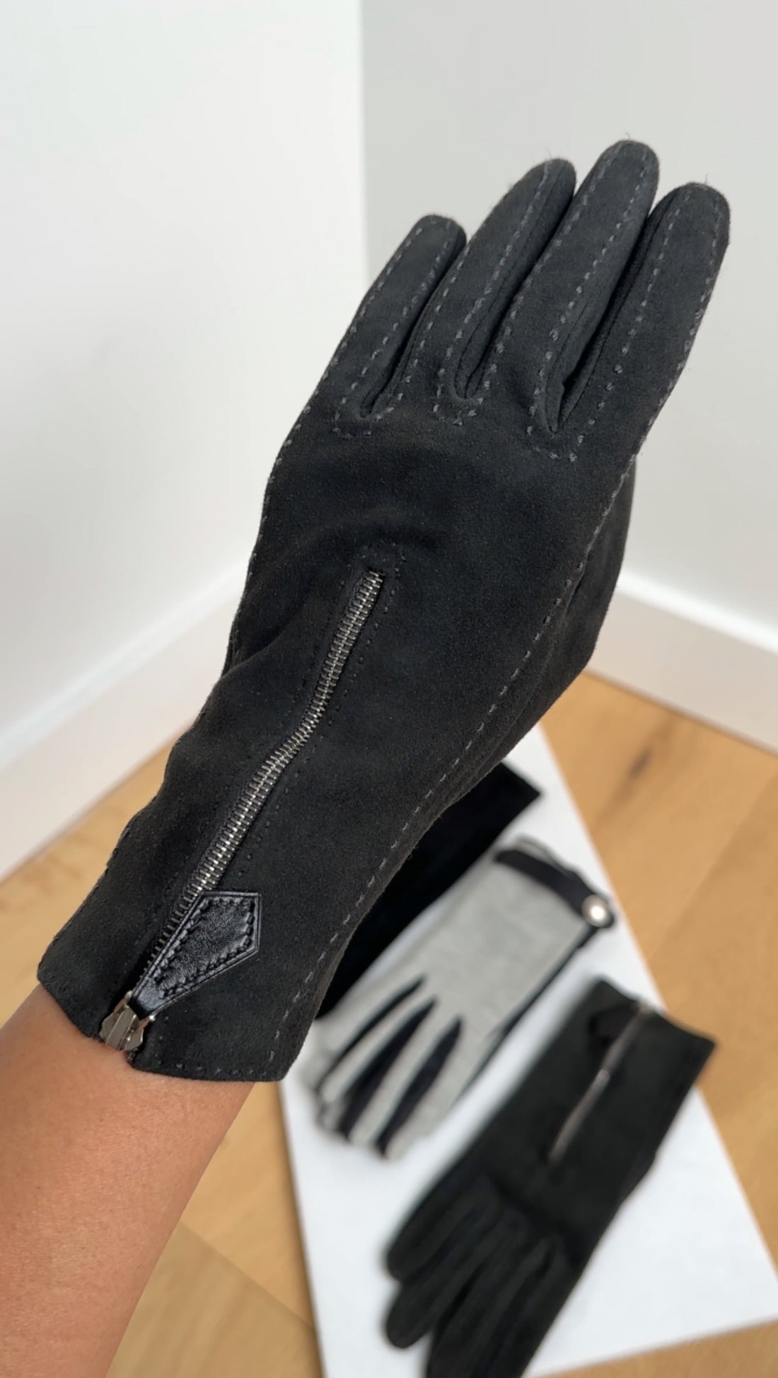 Hermes Black Suede Zip Detail Gloves - 6.5 / XS