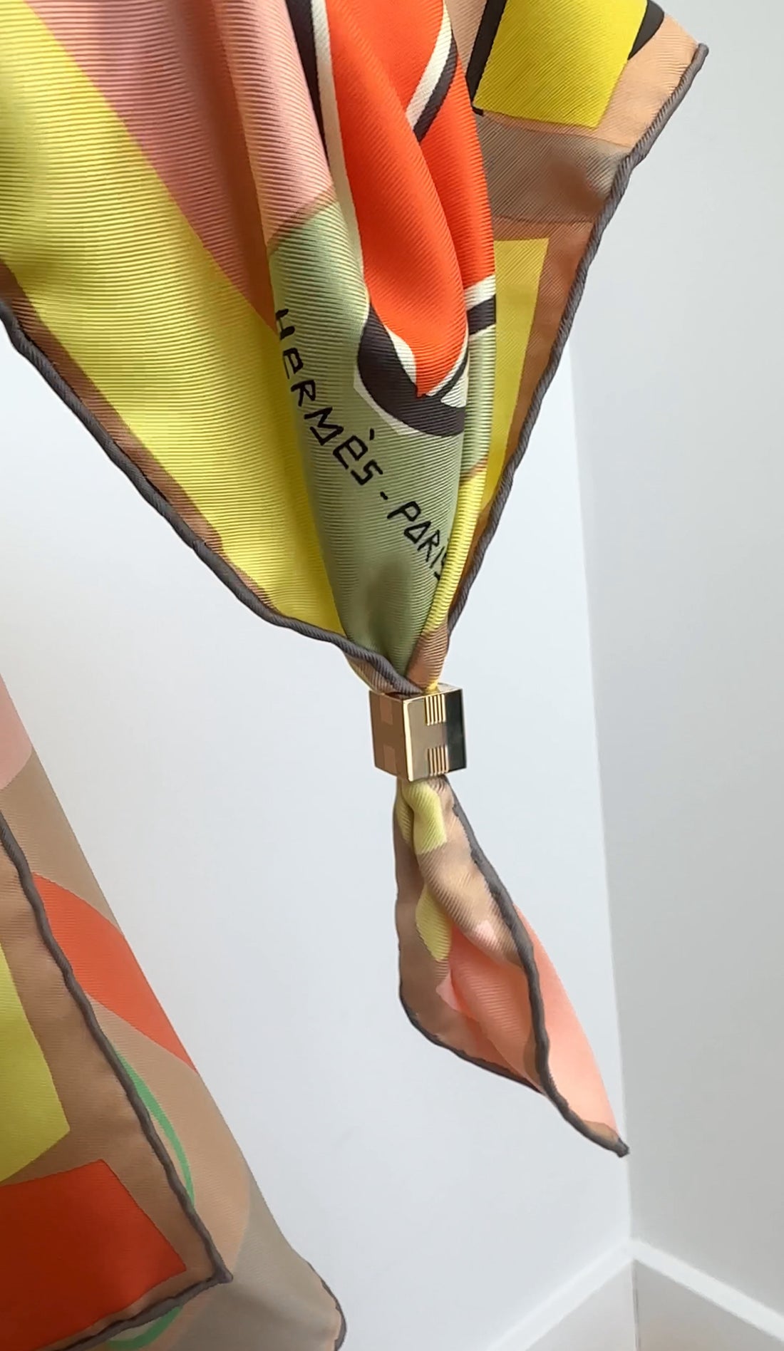 Hermes Anneau de Twilly Totem Cube Goldtone Twilly Scarf Charm